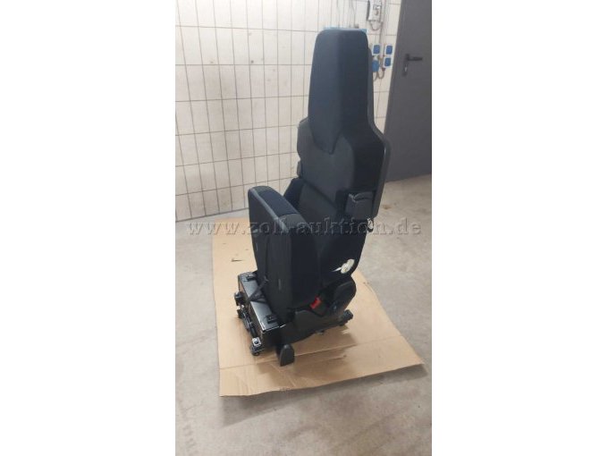 Beifahrersitz Ansicht Sitzfläche hoch geklappt