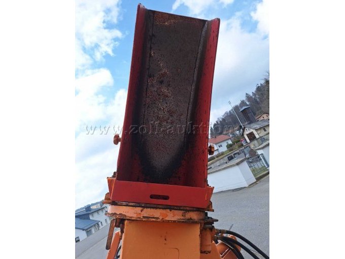 Auswurfkamin, mit Rostansatz