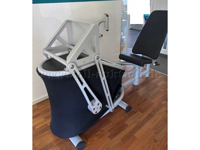 Beinpresse von EGYM -seitlich links-