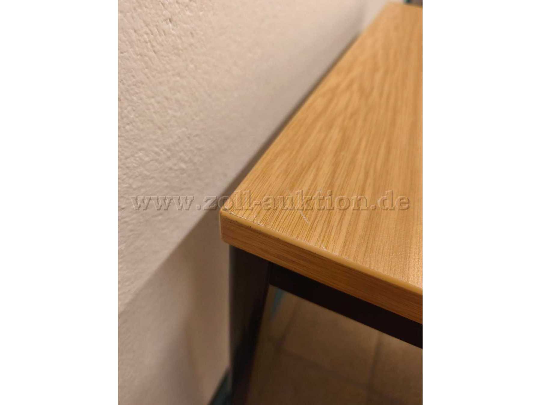 Kratzer / Abplatzungen Tischkante