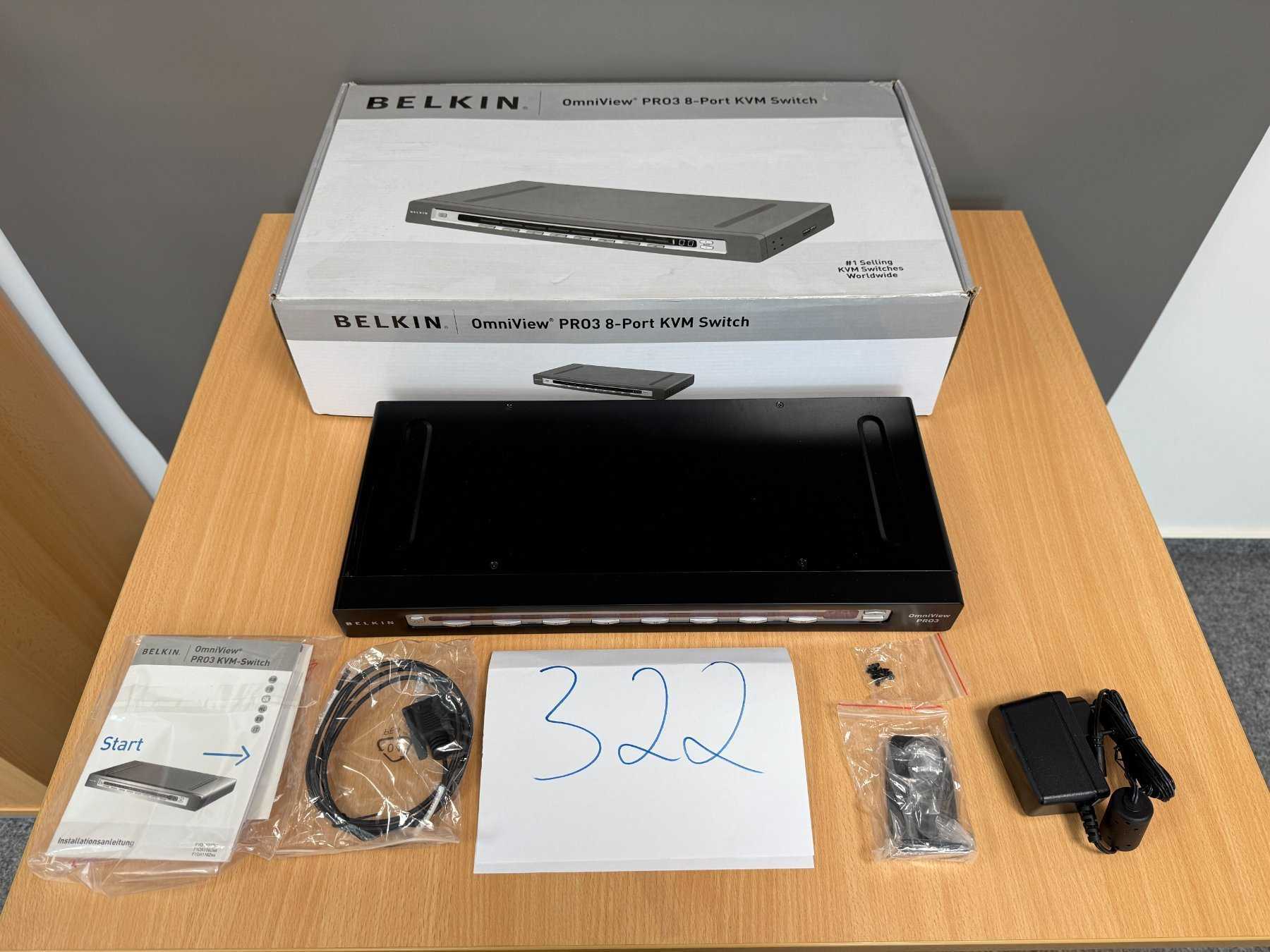 Belkin OmniView PRO3 8-Port USB & PS/2 KVM Switch 
Gesamtansicht