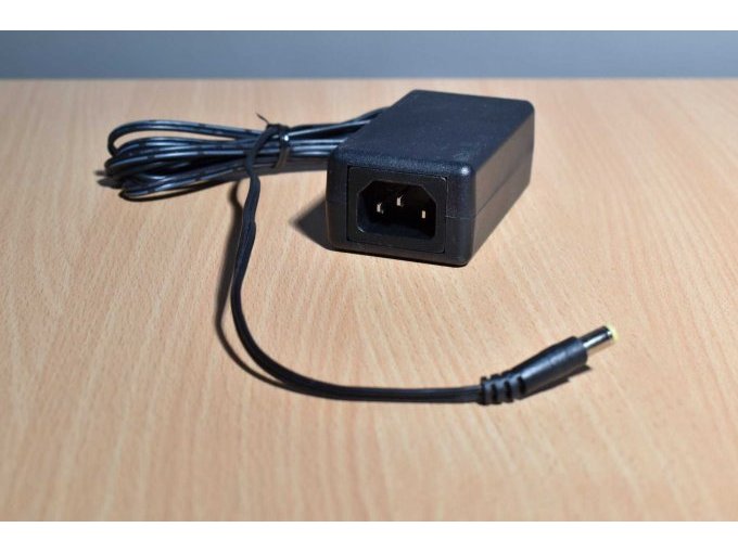 Belkin OmniView SMB 8-Port CAT5 KVM Switch F1DP108A
Netzteil