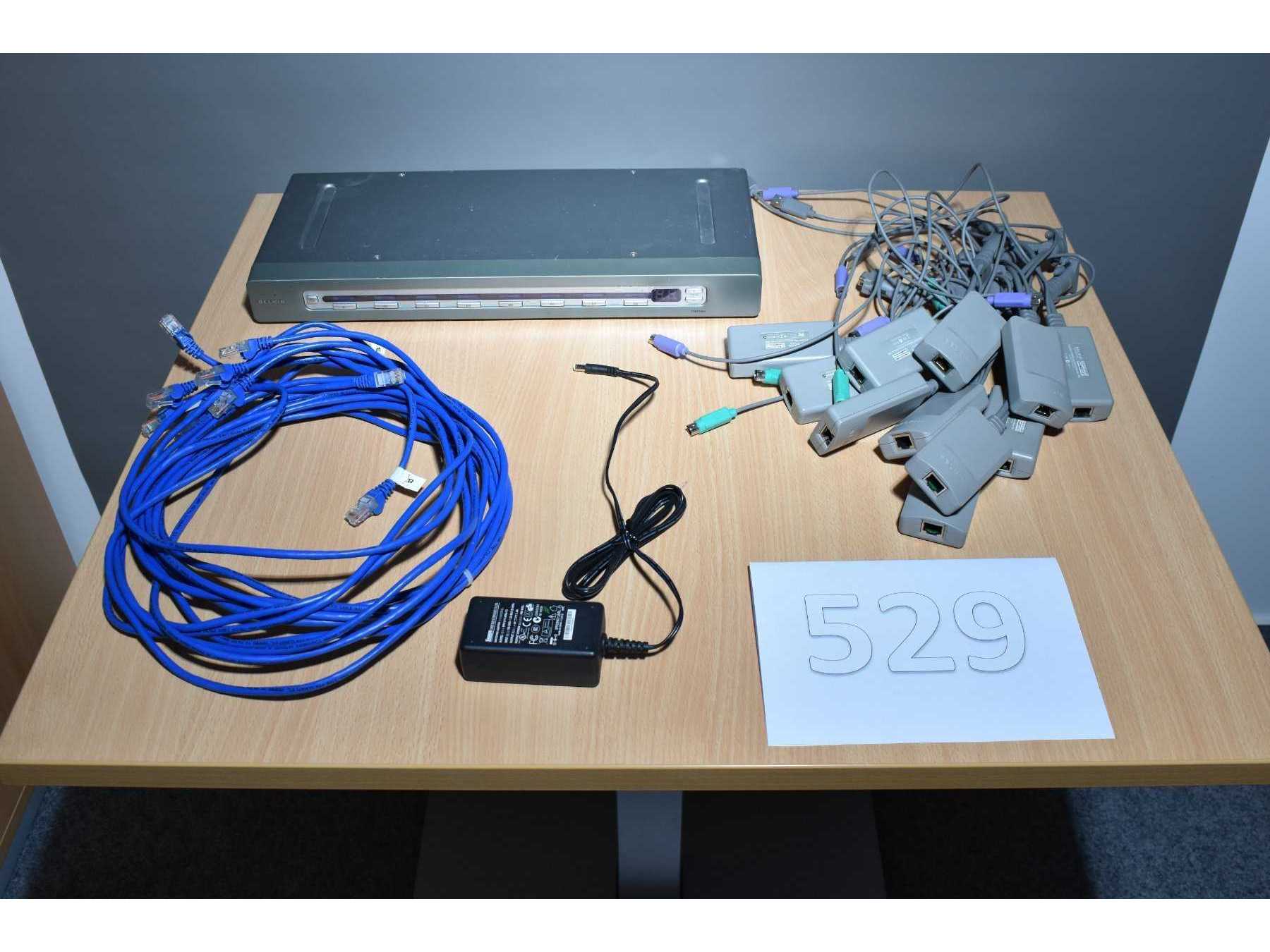 Belkin OmniView SMB 8-Port CAT5 KVM Switch F1DP108A
Gesamtansicht