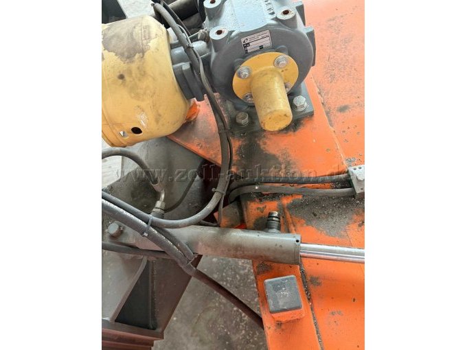 Ansischt Hydraulik und Zapfwellenanbau