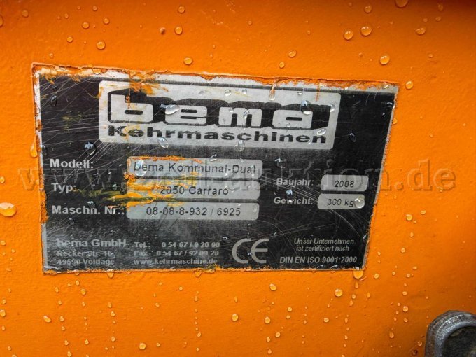 1 Bema Kommunal Dual 2050 Carraro veegmachine – foto 2 – kavel bij Zoll-Auktion, Westoverledingen