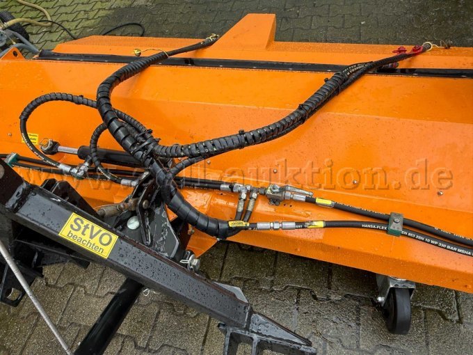 1 Bema Kommunal Dual 2050 Carraro veegmachine – foto 4 – kavel bij Zoll-Auktion, Westoverledingen