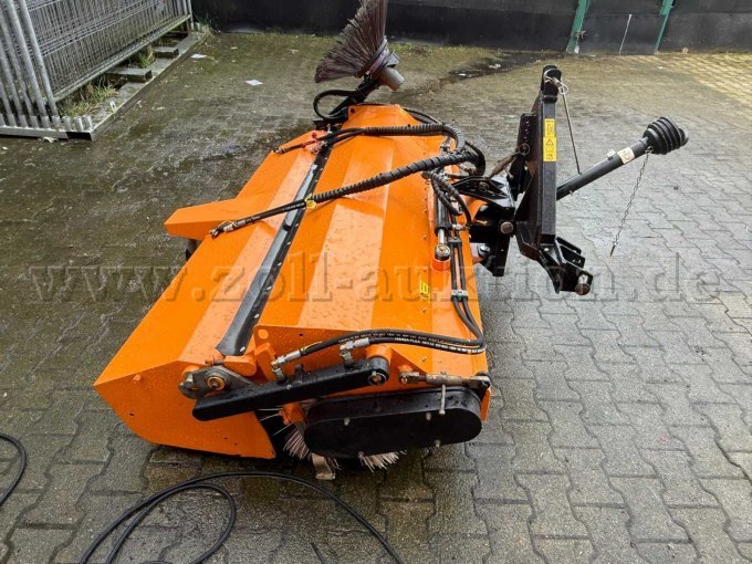 1 Bema Kommunal Dual 2050 Carraro veegmachine – foto 5 – kavel bij Zoll-Auktion, Westoverledingen