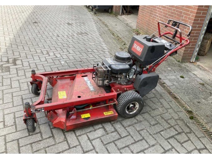 Toro Mäher links