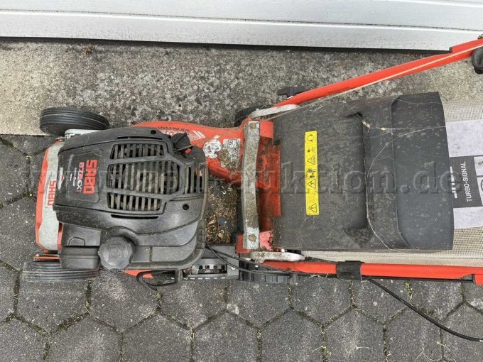 1 benzinegrasmaaier van het merk SABO 675 EXI, werkbreedte 43 cm, nominaal vermogen 2,6 kW – foto 5 – kavel bij Zoll-Auktion, Schloß Holte-Stukenbrock