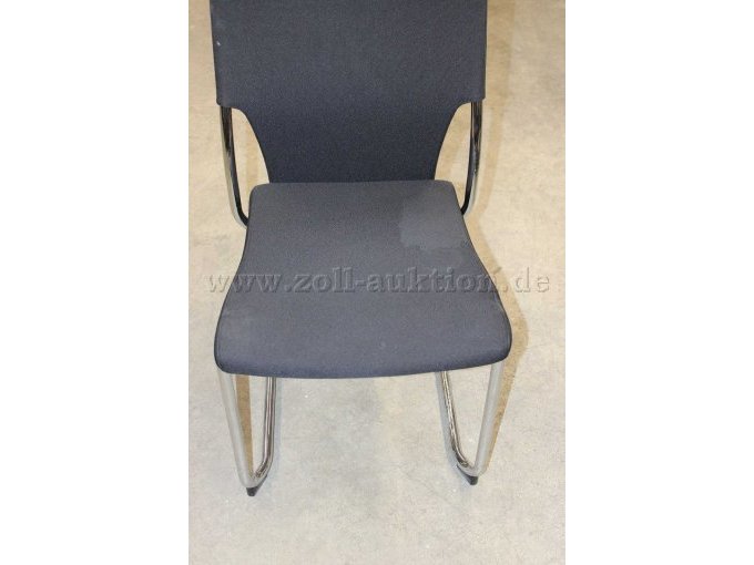 Freischwinger Frontansicht mit Flecken