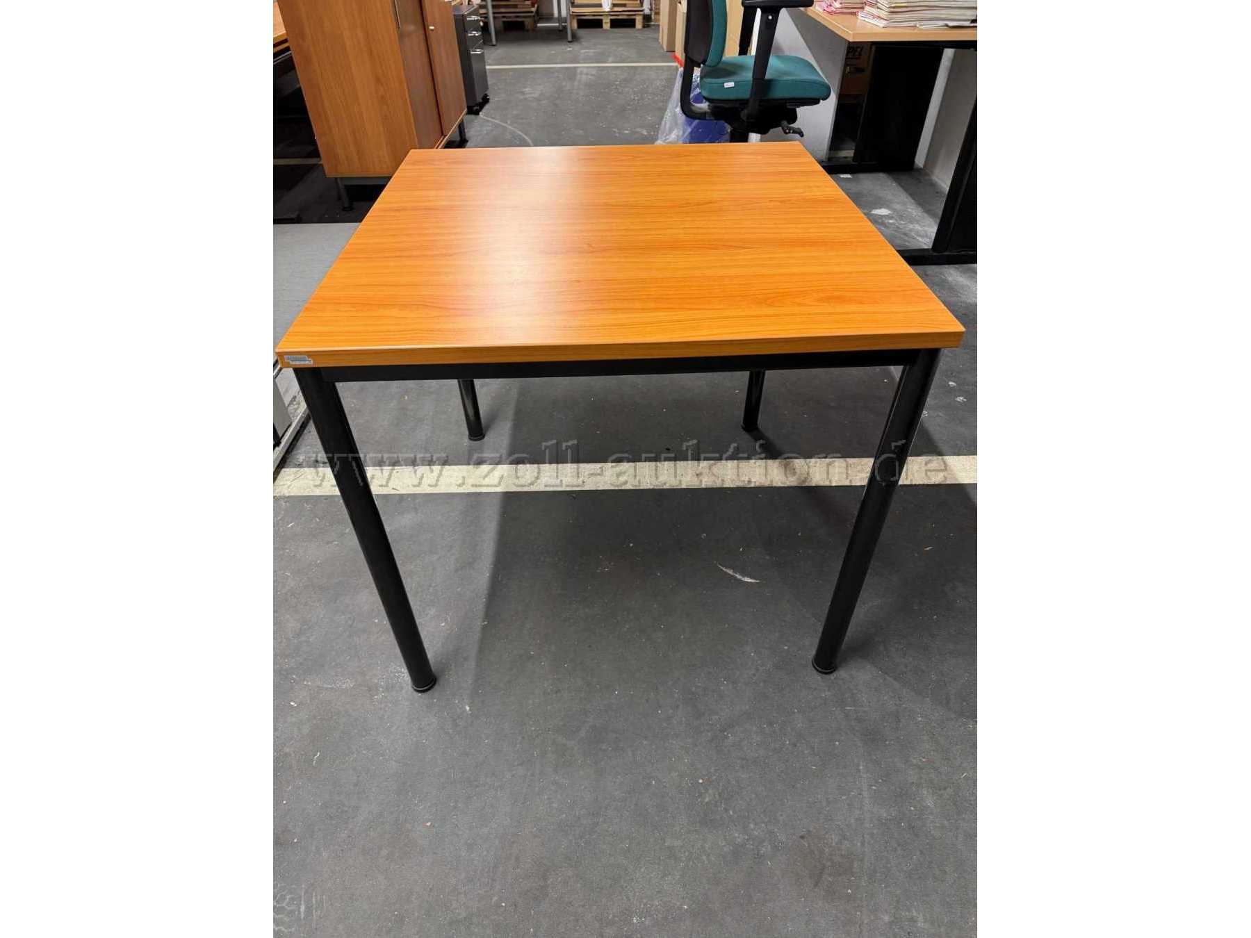 Frontalansicht Besprechungstisch