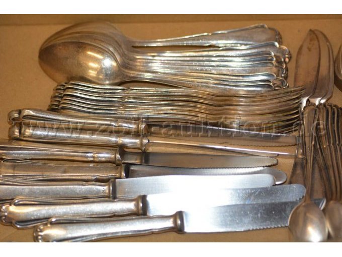 1 Tafelbesteck
versilbert 90/-
Martin und WMF