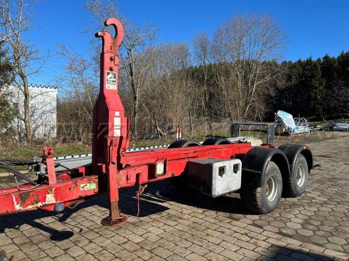 Hakenlift Grundstellung - von der Seite links Hakenlift Grundstellung - von der Seite links
