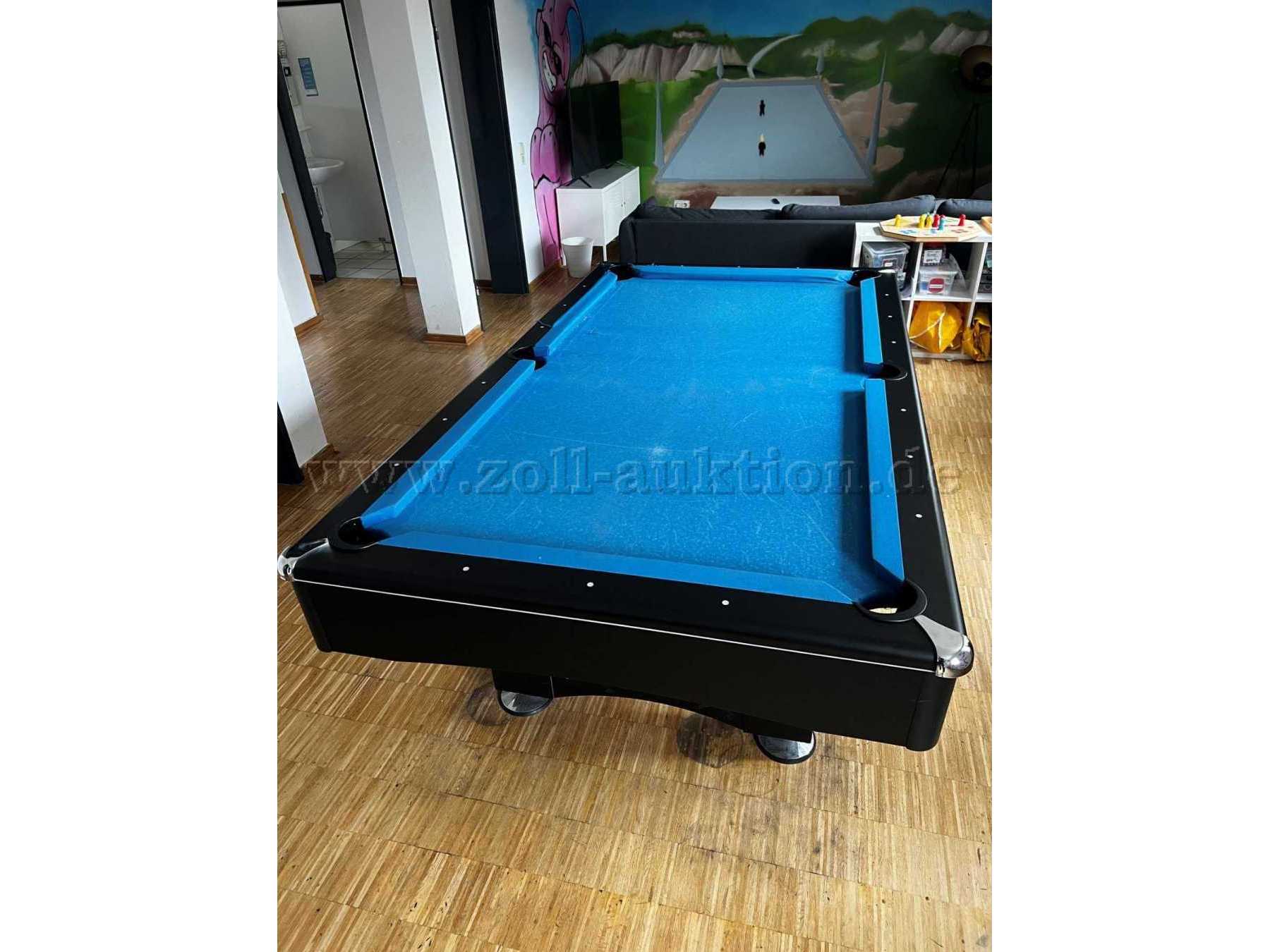 Billardtisch als Ganzes
