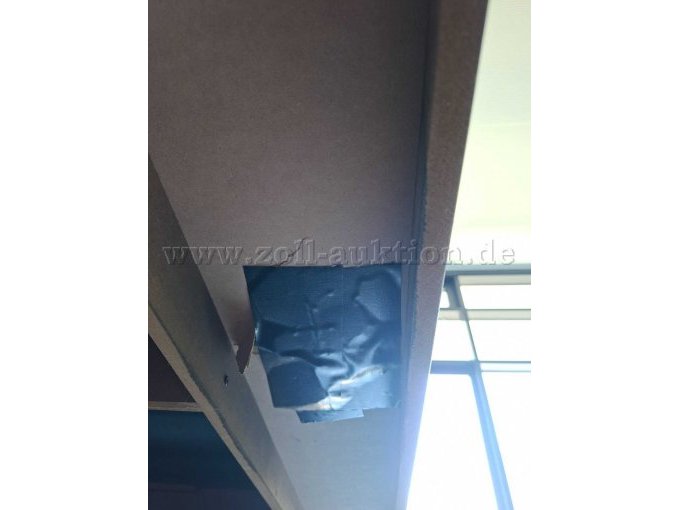 mit Klebeband reparierte Unterseite