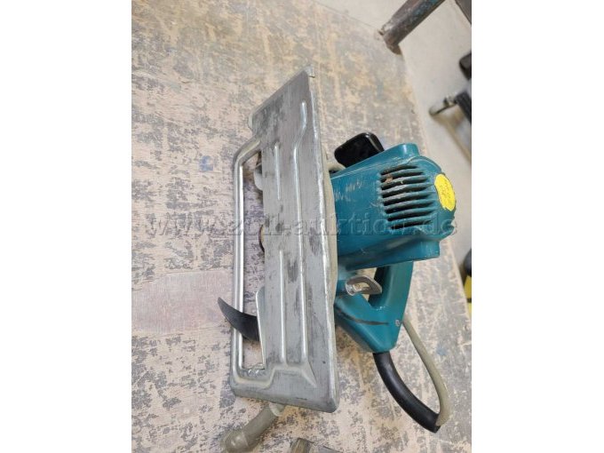 Handkreissäge Black&Decker SEC/6S - Ansicht liegend