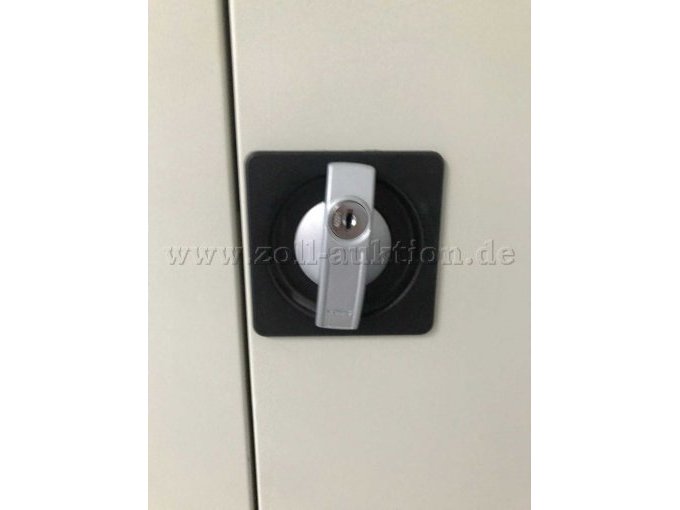 1 Blechschrank grau – foto 3 – kavel bij Zoll-Auktion, Stralsund