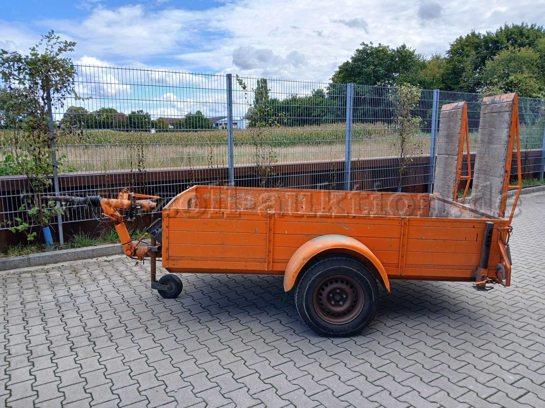 Anhänger Gesamtansicht