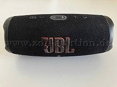 Gesamtansicht - Abnutzungserscheinungen am Logo