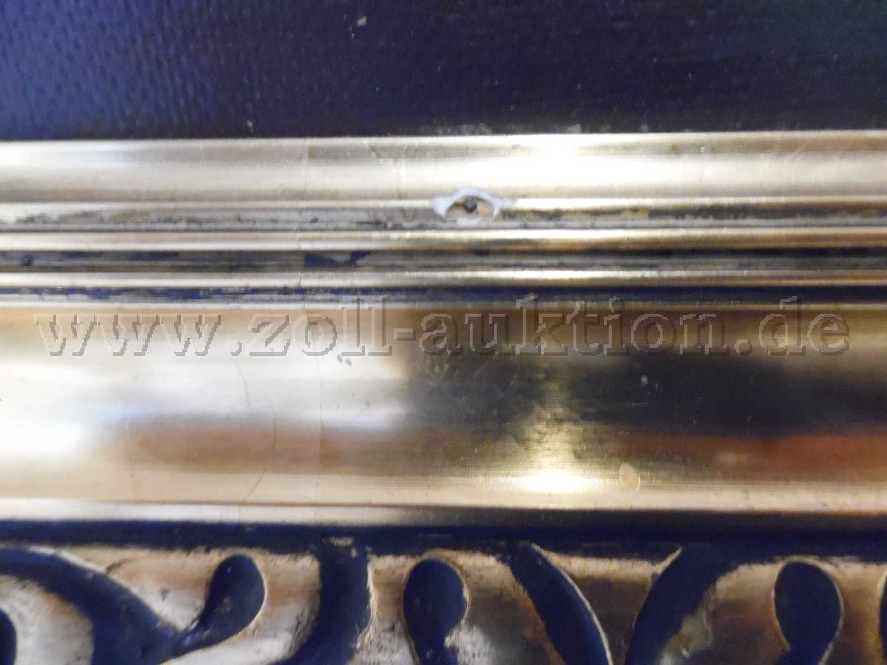 kleine sichtbare Beschädigung am Rahmen, Front