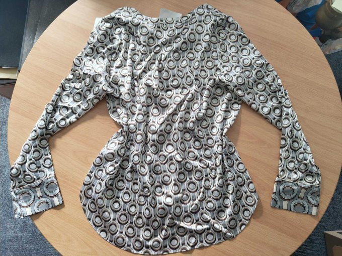 1 Bluse, Marke Rena Marx, Größe 44, weiß mit Muster – foto 2 – kavel bij Zoll-Auktion, Isernhagen