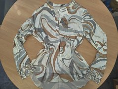 Bluse, Vorderansicht