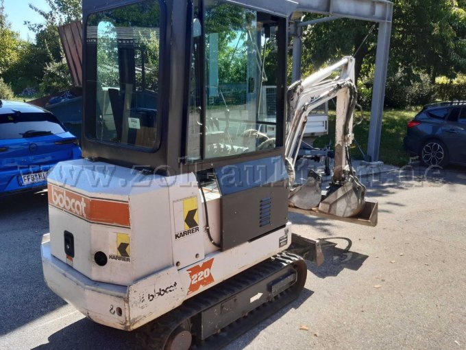 Minibagger Heckansicht links