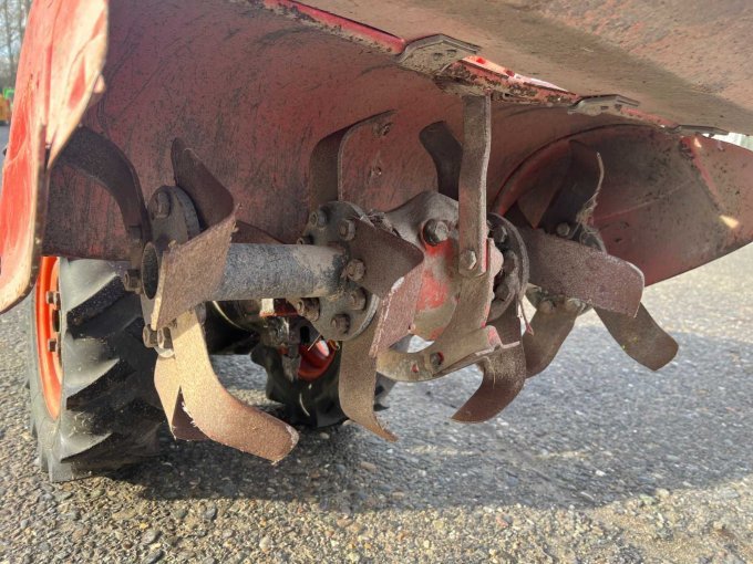 Bodenfräse von unten - Bodenbearbeitungswerkzeug