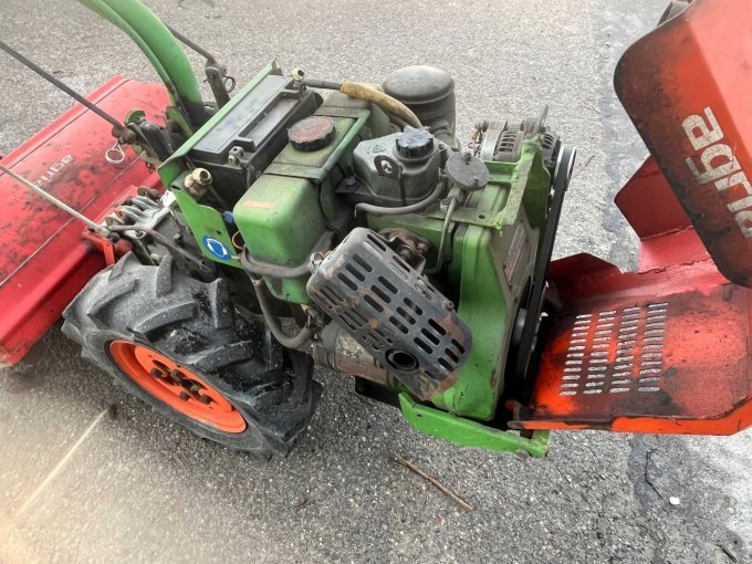 Motorabdeckung geöffnet