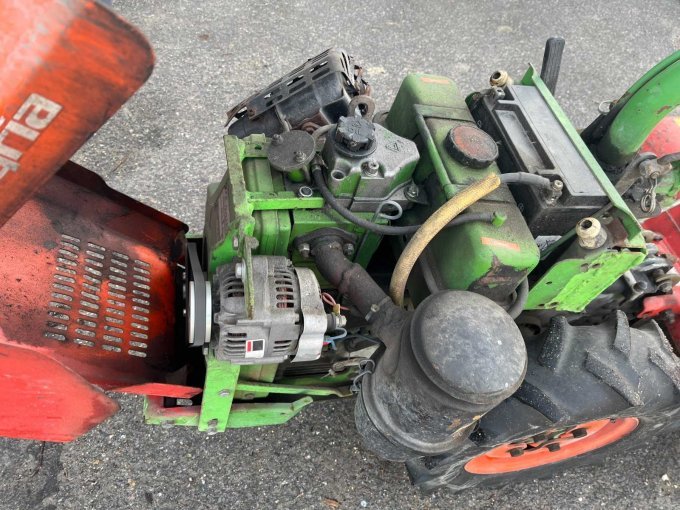 Motorabdeckung geöffnet