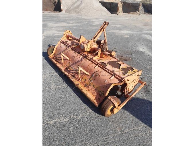 Bodenfräse von der Seite