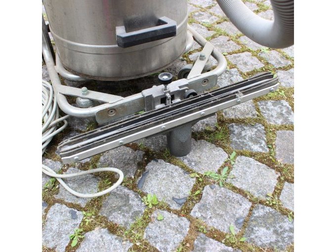 Angebaute Bodendüse