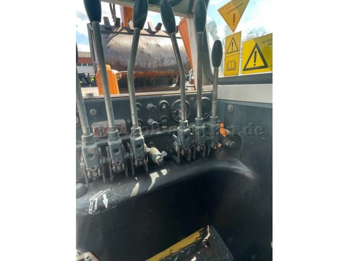 Fahrstand mit Schaltern