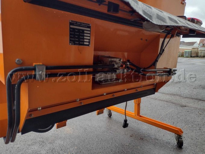 Hydrauliksystem von hinten unter denn Deckel