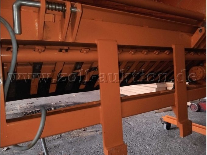 Streuer mit Auswurf von unten