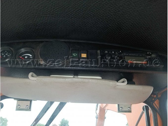 Fahrerkabine mit Bedienung oben