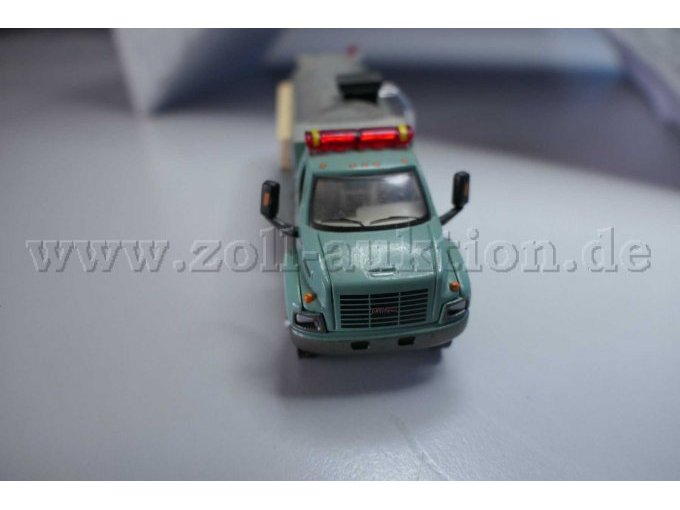 Boley  2003 GMC Topkick U.S. Forest Service Fire Tanker Truck, 1:87 Ansicht von vorne