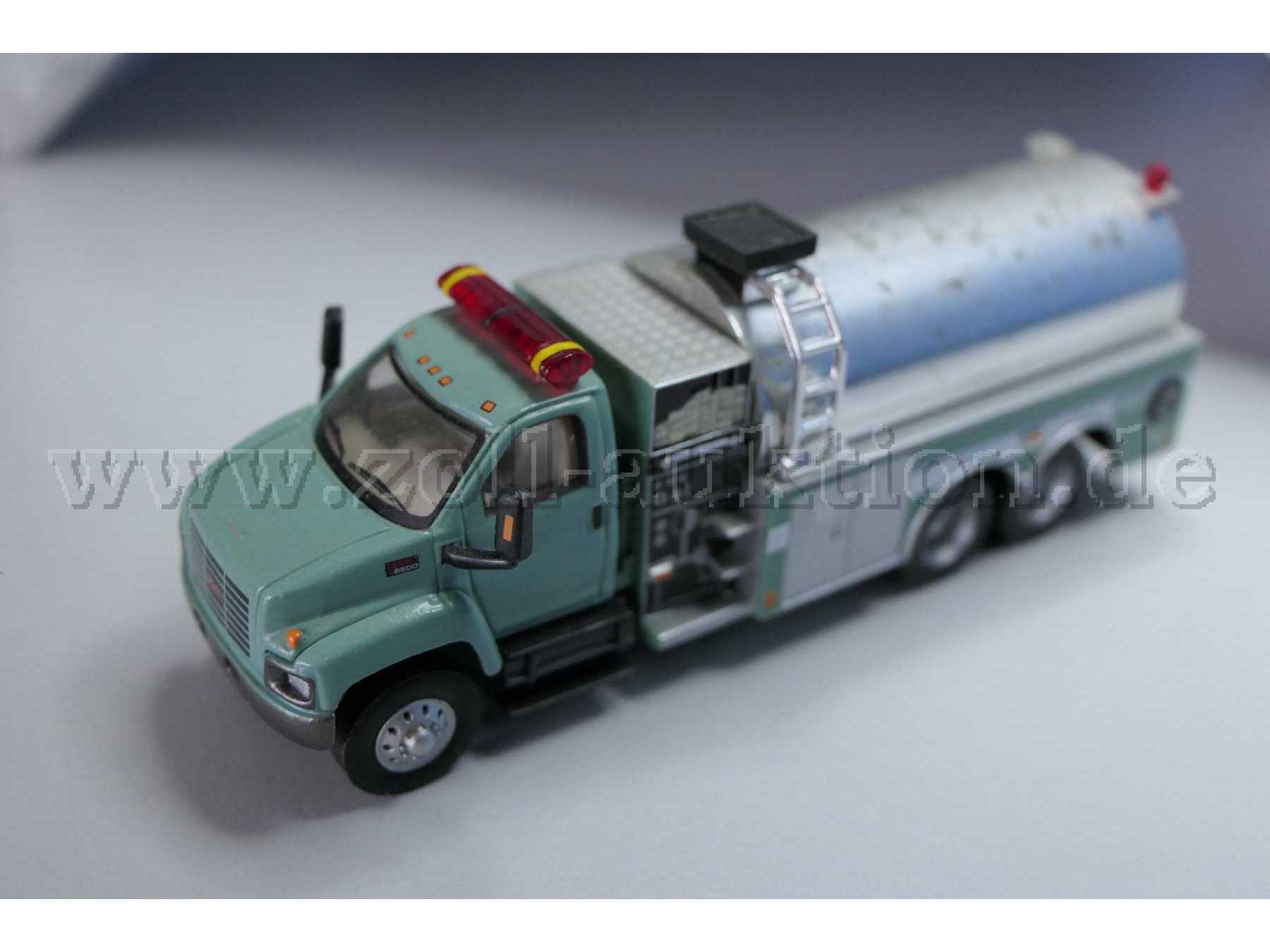 Boley  2003 GMC Topkick U.S. Forest Service Fire Tanker Truck, 1:87 Ansicht von der Seite