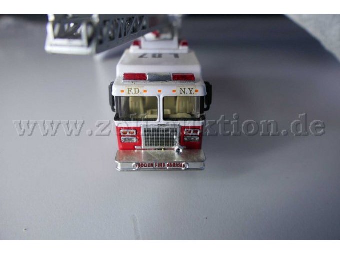 Boley Feuerwehrfahrzeug mit Leiter (L87), 1:87 Ansicht von vorne