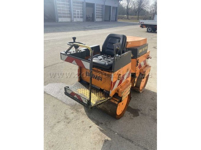 Bomag Tandem-Vibrationswalze, Ansicht von vorne links