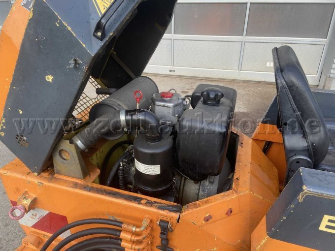 Bomag Tandem-Vibrationswalze, Ansicht Motorraum von rechts