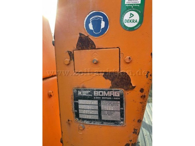 Typenschild und UVV Plakette