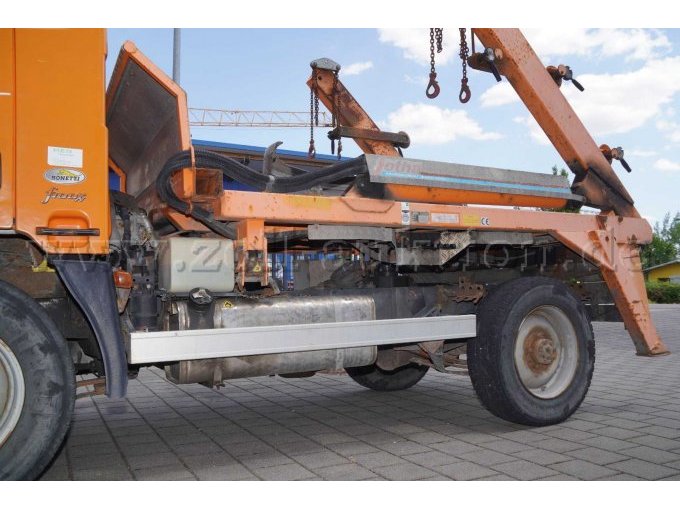 Containeraufbau links
