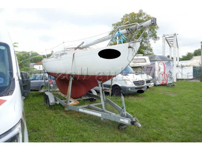1 Bootstrailer Heku Typ: 2700 mit Segelboot / Unfall- & Bastlerfahrzeug – foto 3 – kavel bij Zoll-Auktion, Wandlitz