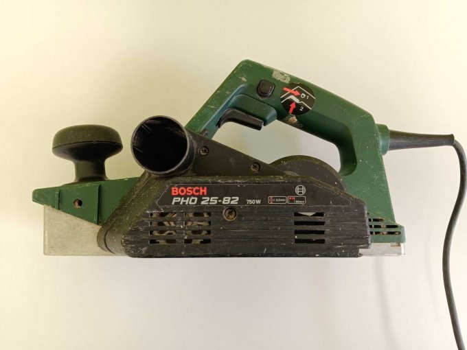 1 Bosch-elektrische schaafmachine + 1x Bosch-haakse slijpmachine + 1x Metabo-decoupeerzaag & 1x spotlamp – foto 4 – kavel bij Zoll-Auktion, Lutherstadt Eisleben