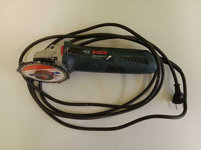 1 Bosch-elektrische schaafmachine + 1x Bosch-haakse slijpmachine + 1x Metabo-decoupeerzaag & 1x spotlamp – foto 6 – kavel bij Zoll-Auktion, Lutherstadt Eisleben
