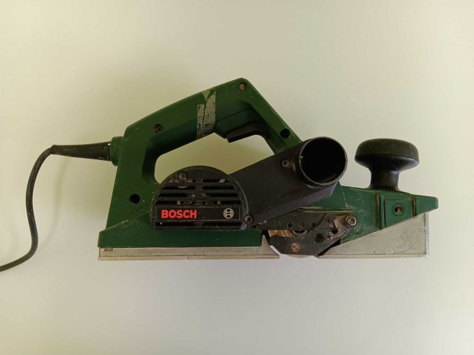 1 Bosch-elektrische schaafmachine + 1x Bosch-haakse slijpmachine + 1x Metabo-decoupeerzaag & 1x spotlamp – foto 3 – kavel bij Zoll-Auktion, Lutherstadt Eisleben