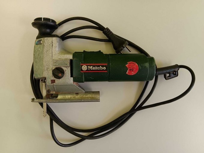 1 Bosch-elektrische schaafmachine + 1x Bosch-haakse slijpmachine + 1x Metabo-decoupeerzaag & 1x spotlamp – foto 10 – kavel bij Zoll-Auktion, Lutherstadt Eisleben