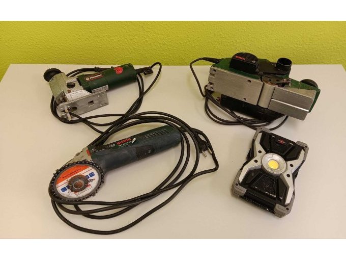 1 Bosch-elektrische schaafmachine + 1x Bosch-haakse slijpmachine + 1x Metabo-decoupeerzaag & 1x spotlamp – foto 2 – kavel bij Zoll-Auktion, Lutherstadt Eisleben