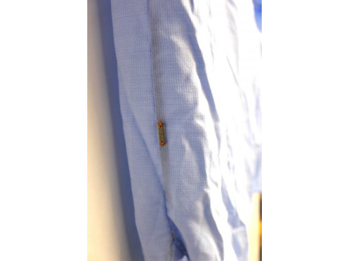 Herstellerzeichen am Ärmel